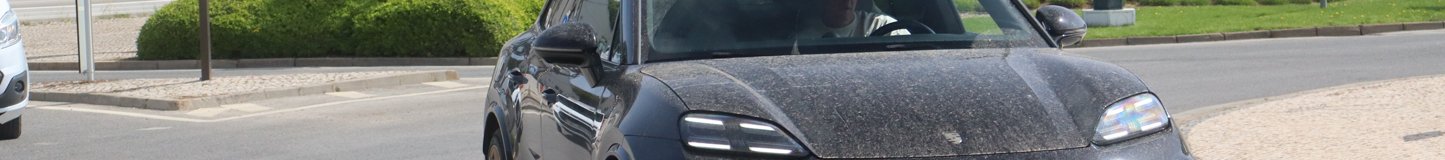 Porsche Macan EV Turbo