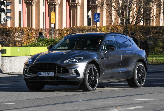 Aston Martin DBX