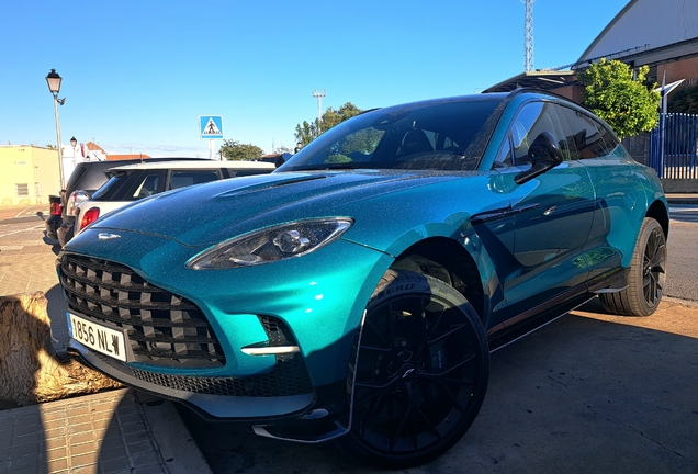 Aston Martin DBX707