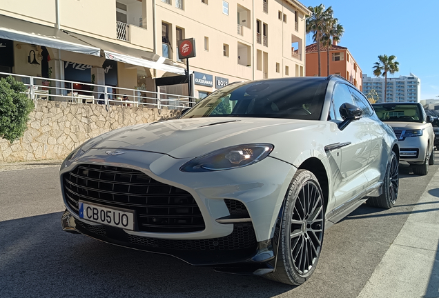 Aston Martin DBX707