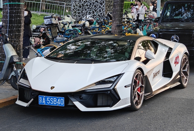 Lamborghini Revuelto