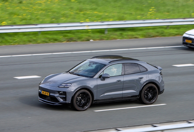 Porsche Macan EV Turbo