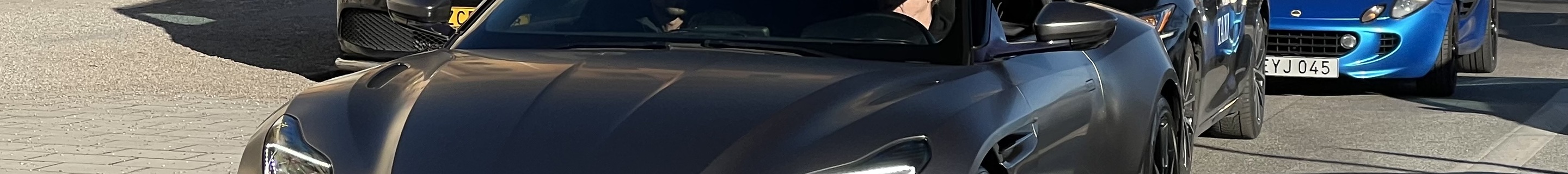 Aston Martin DB11 V8