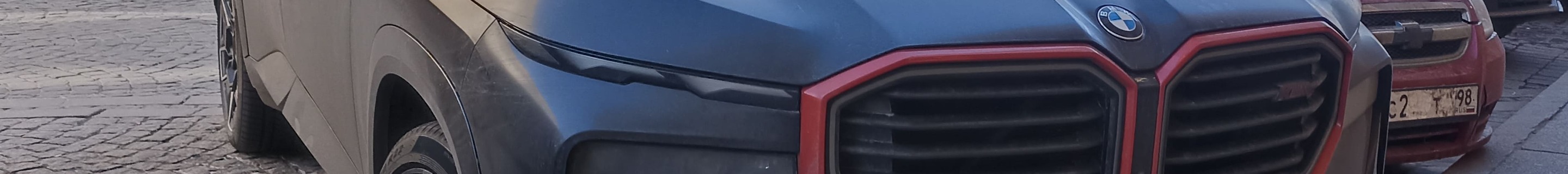 BMW XM G09 Label Red