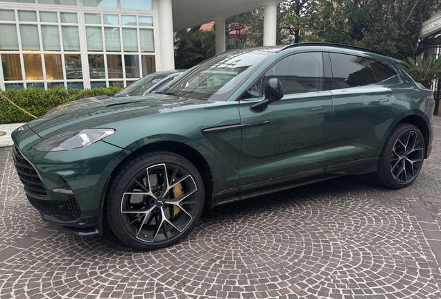 Aston Martin DBX707