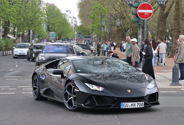 Lamborghini Huracán LP640-4 EVO