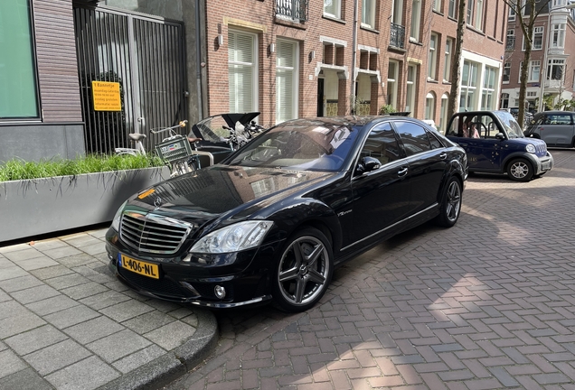 Mercedes-Benz S 65 AMG V221