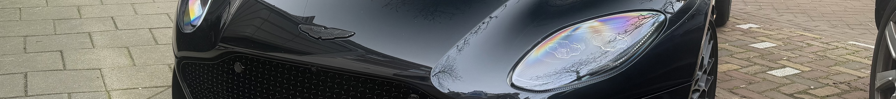 Aston Martin DBS 770 Ultimate Volante