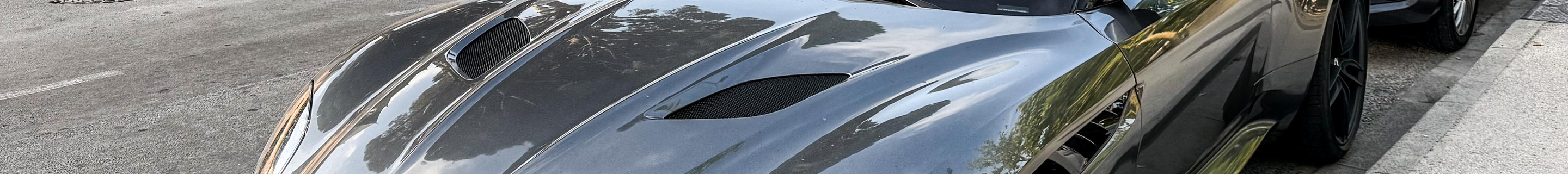 Aston Martin DBS Superleggera Volante