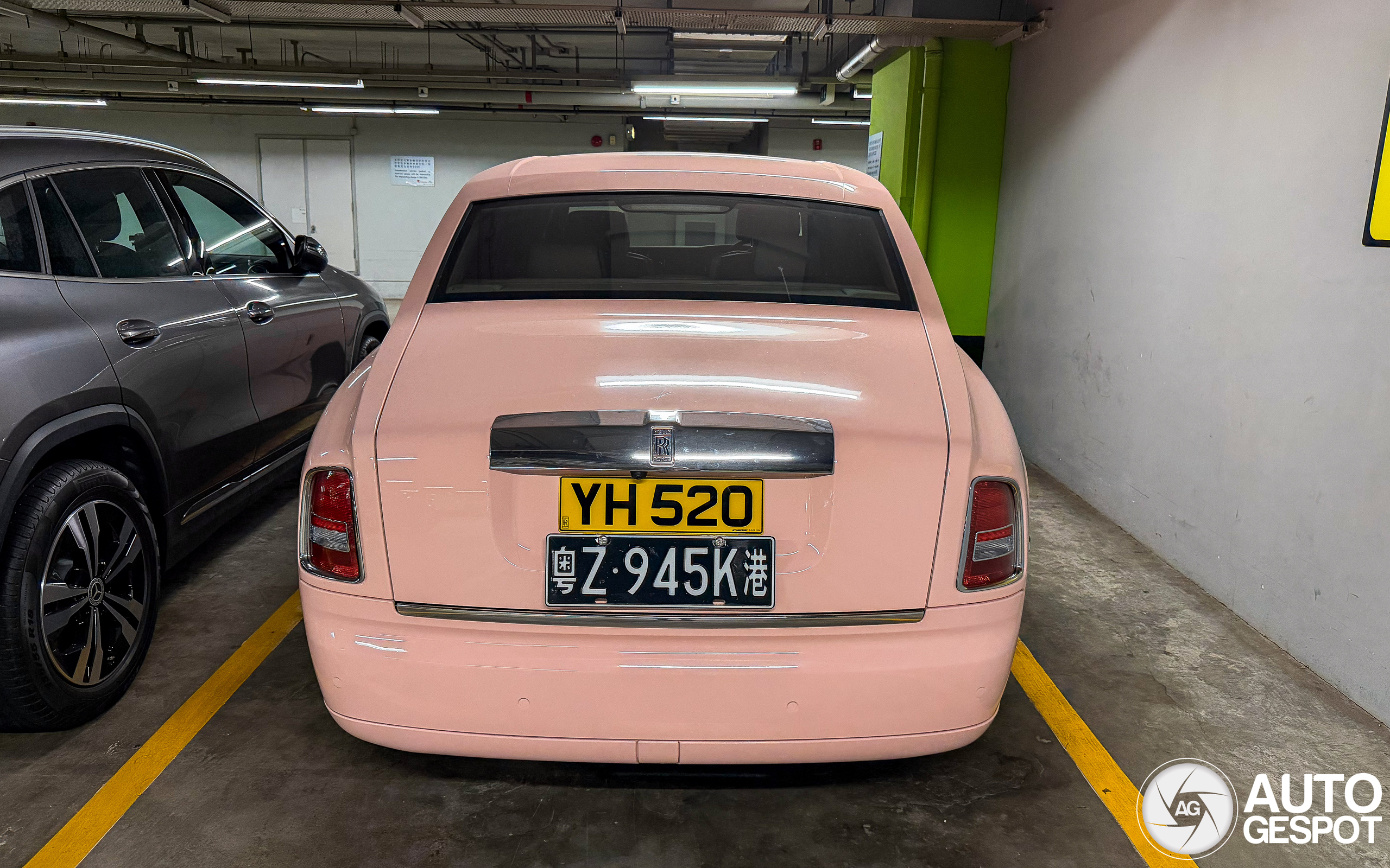 A bold configuration for this Phantom