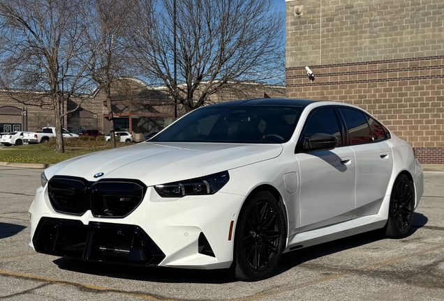 BMW M5 G90