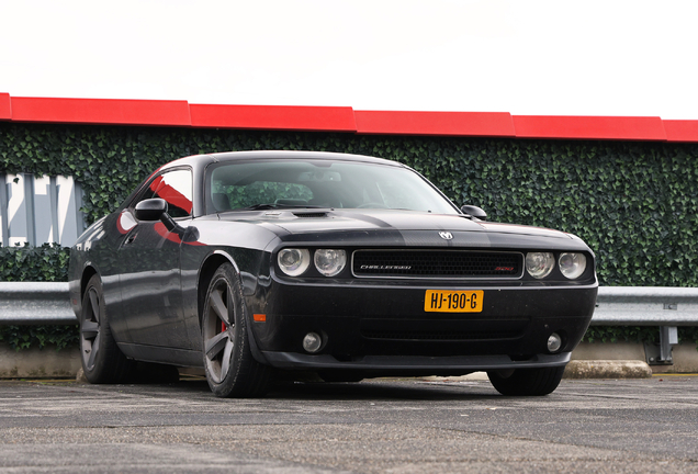 Dodge Challenger SRT-8