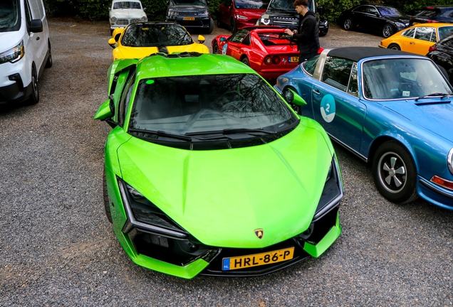 Lamborghini Revuelto