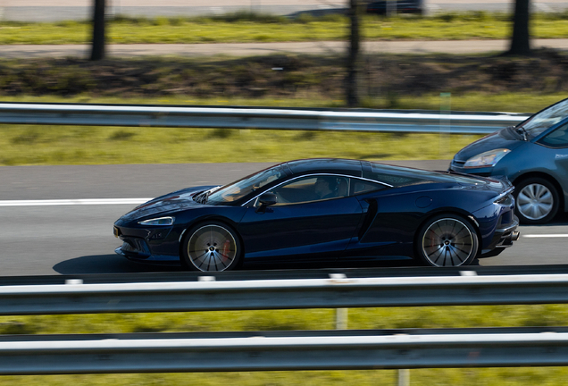 McLaren GT
