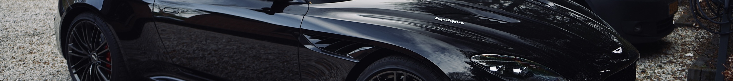 Aston Martin DBS Superleggera Volante