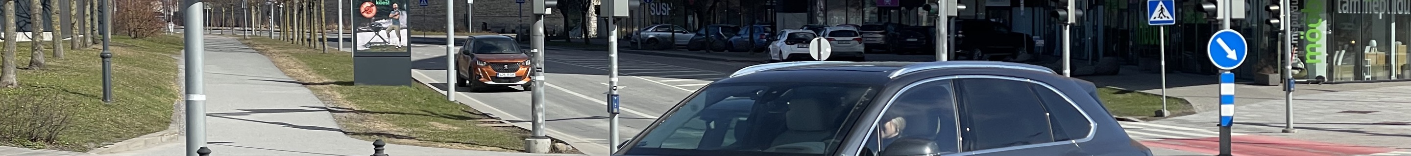 Bentley Bentayga Azure