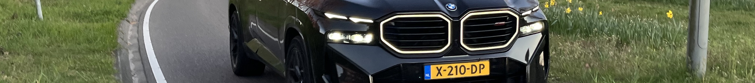 BMW XM G09 Label Red