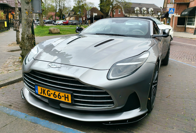 Aston Martin DB12 Volante