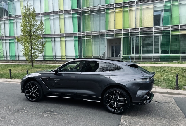 Aston Martin DBX S