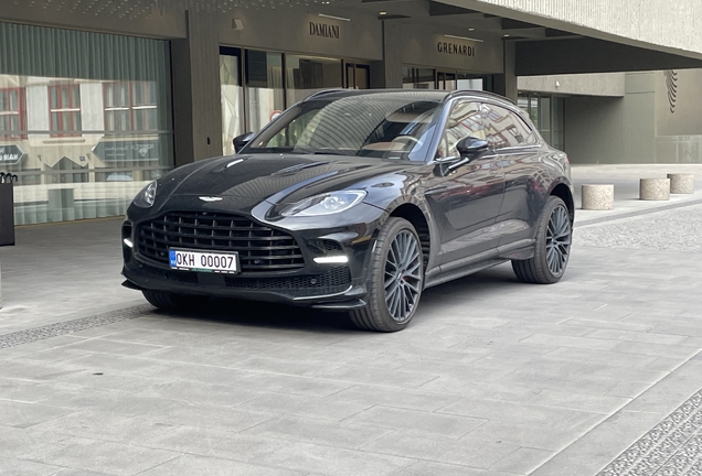 Aston Martin DBX707