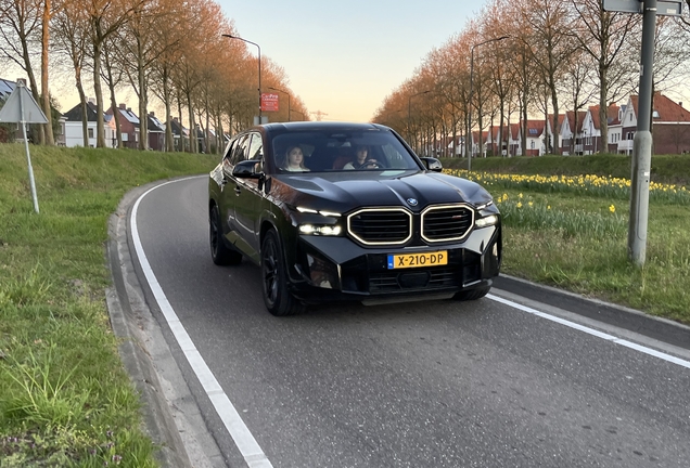 BMW XM G09 Label Red