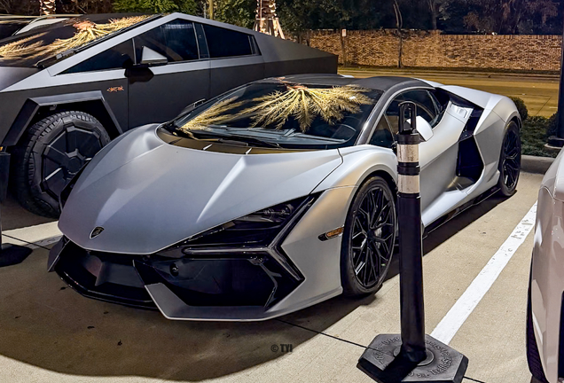 Lamborghini Revuelto