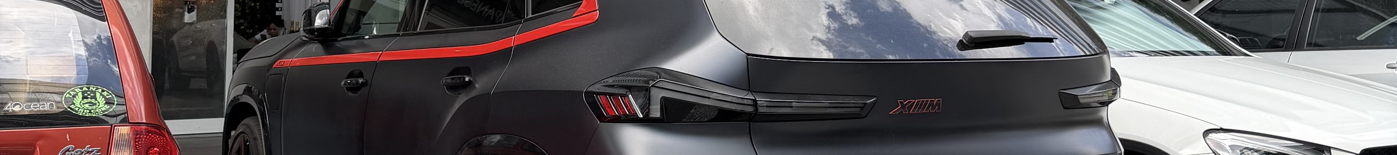 BMW XM G09 Label Red