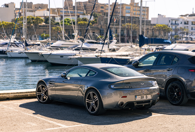 Aston Martin V8 Vantage 2012