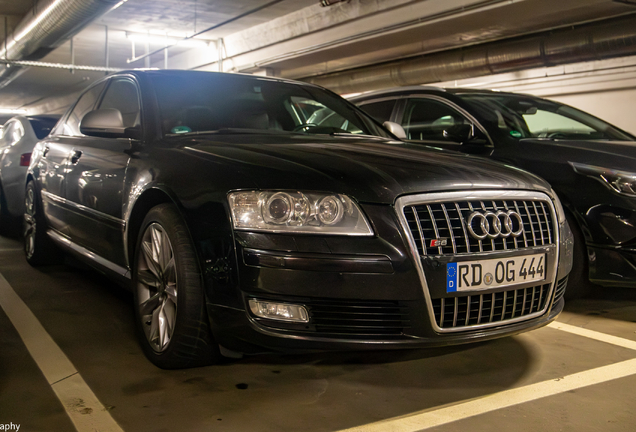 Audi S8 D3