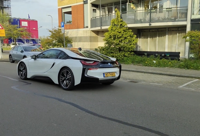 BMW i8