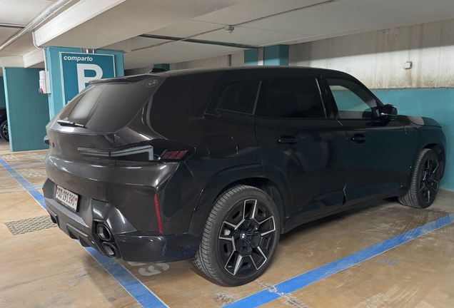 BMW XM G09 Label Red