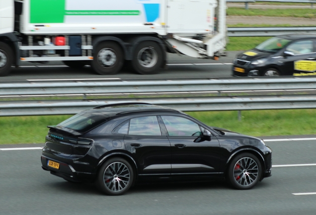 Porsche Macan EV Turbo