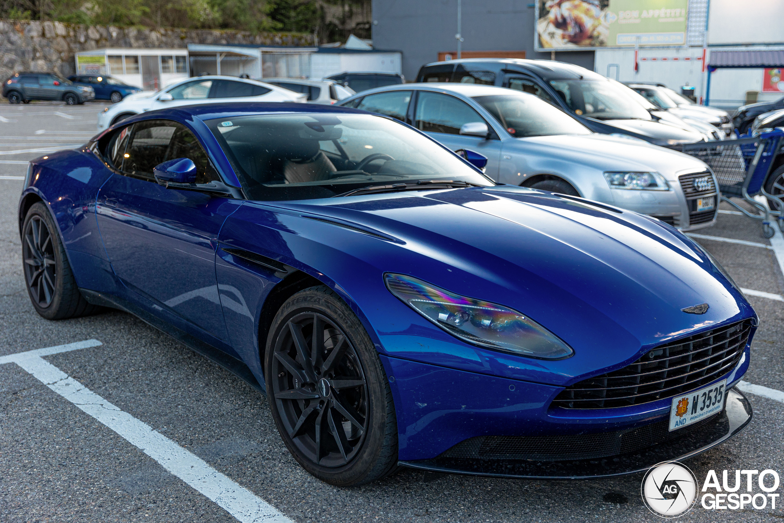 Aston Martin DB11 V8