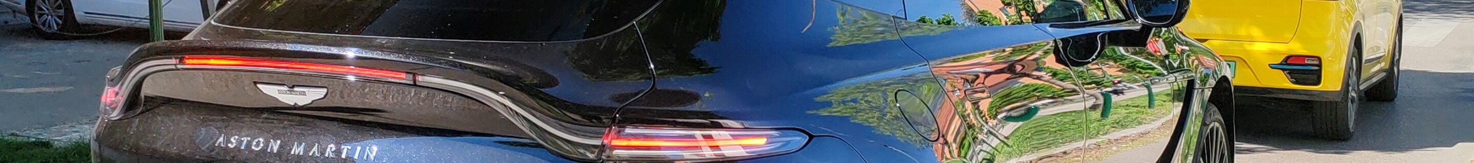 Aston Martin DBX707