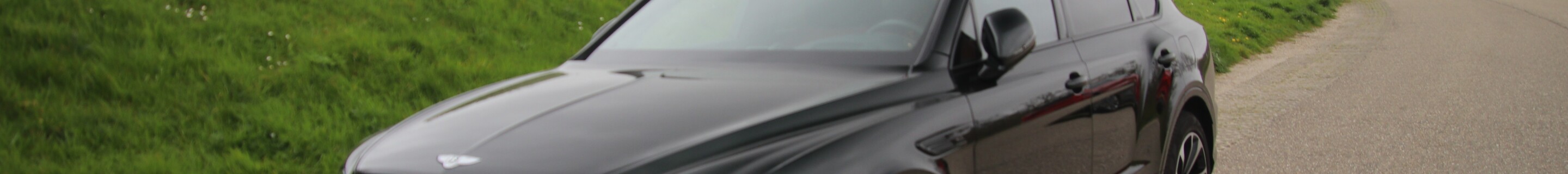 Bentley Bentayga Hybrid Azure