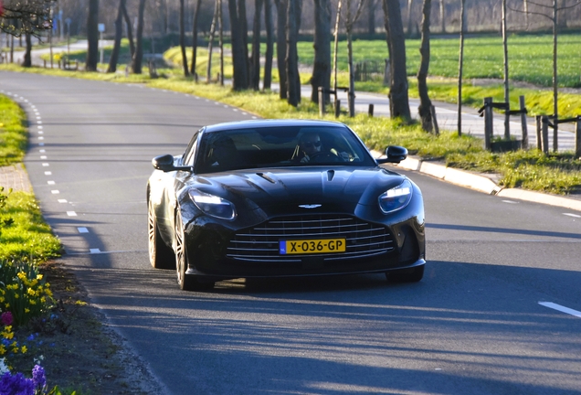 Aston Martin DB12