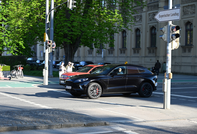 Aston Martin DBX