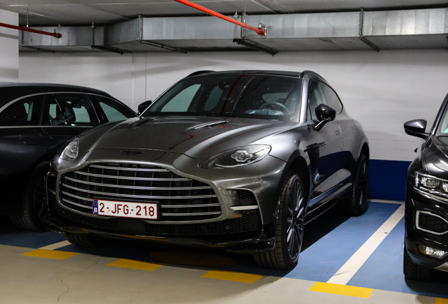 Aston Martin DBX707