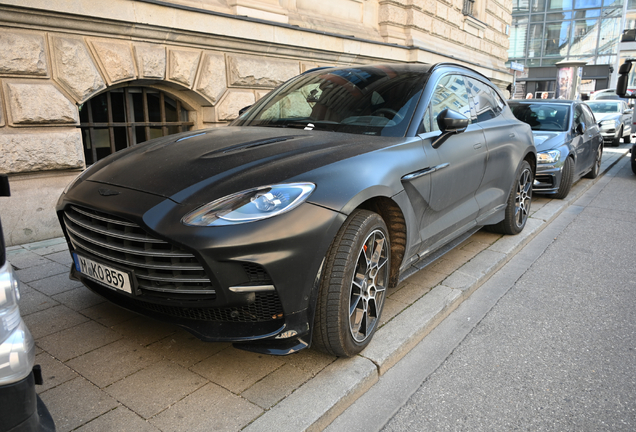 Aston Martin DBX707