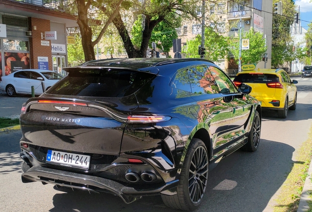 Aston Martin DBX707