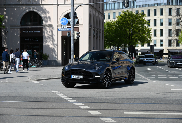 Aston Martin DBX707