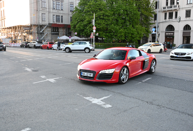 Audi R8 V10 Plus 2013