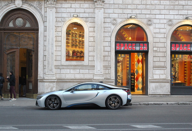 BMW i8 Protonic Frozen Black Edition