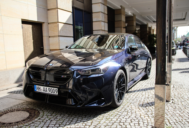 BMW M5 G90