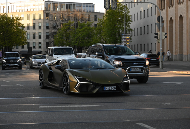 Lamborghini Revuelto