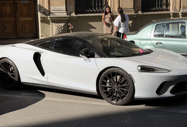 McLaren GT
