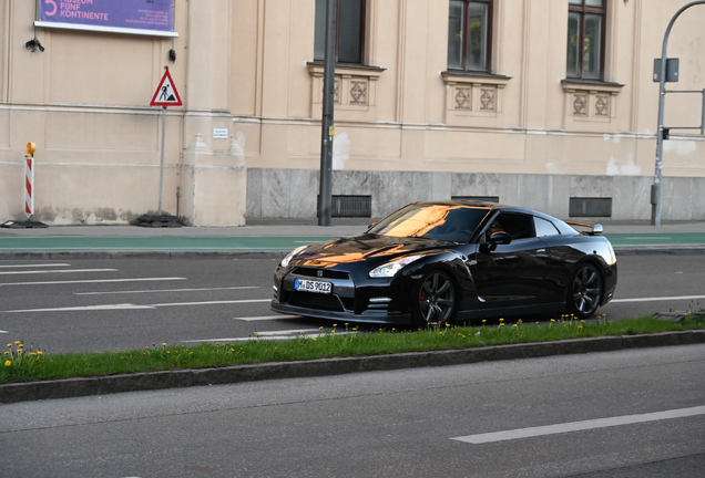 Nissan GT-R 2011