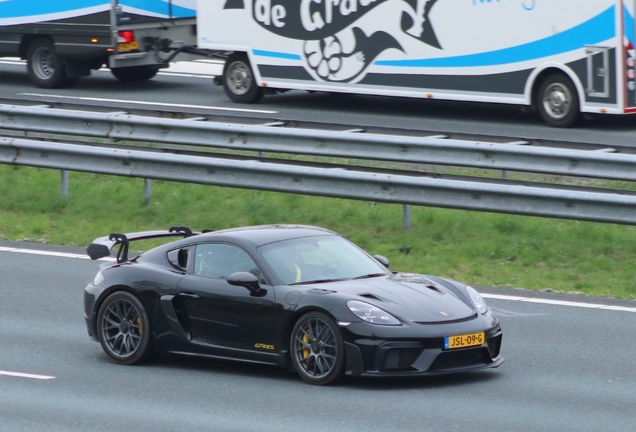 Porsche 718 Cayman GT4 RS Weissach Package