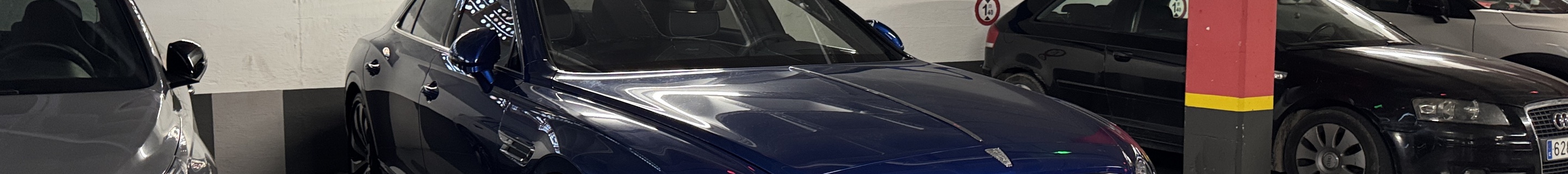 Bentley Flying Spur Hybrid Azure