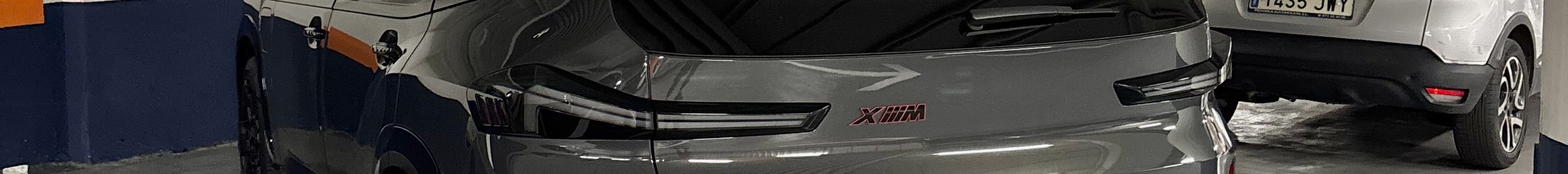 BMW XM G09 Label Red